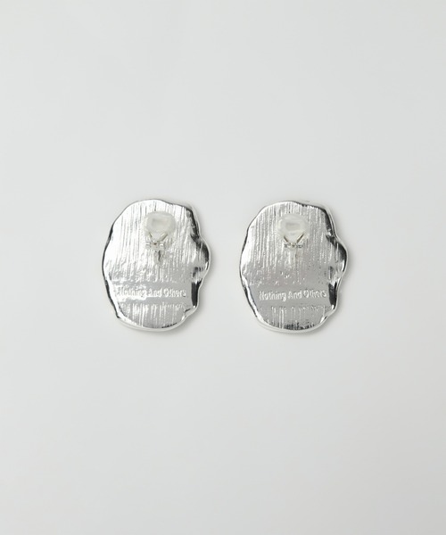 Nothing And Others(ナッシングアンドアザーズ)の「「Nothing And Others/ナッシングアンドアザーズ」Edge nuance Earrings(イヤリング・レディース・シルバー・FREE)」の6枚目の写真