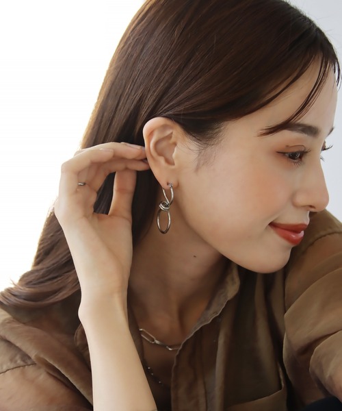 abaskdesign(アバスクデザイン)の「金属アレルギー対応 ニュアンスラインステンレスピアス(ピアス(両耳用)・レディース・ゴールド/シルバー・FREE)」の9枚目の写真