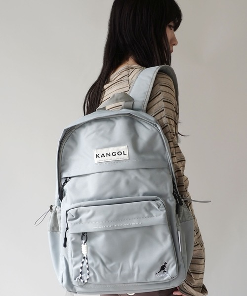 KANGOL(カンゴール)の「【 KANGOL / カンゴール 】 チャーム付き ボックスロゴ リュック(バックパック/リュック・レディース・ブラック/オフホワイト/ブラック×パープル/グレー・FREE)」の4枚目の写真