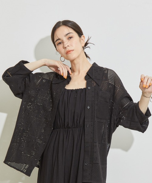 le cercle ADAM ET ROPE'(ルセルクルアダムエロペ)の「パネルレース羽織シャツ(シャツ/ブラウス・レディース・ブラック/ホワイト/クリーム・FREE)」の6枚目の写真