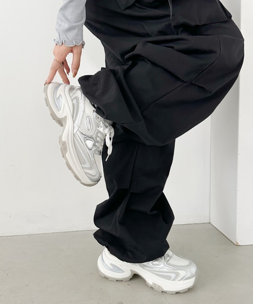 CLEA（クレア）の「メタリックボリュームソール厚底スニーカー（スニーカー・レディース・グレー/ホワイト・24.5cm/23.5cm）」の8枚目の写真