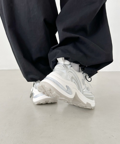 CLEA（クレア）の「メタリックボリュームソール厚底スニーカー（スニーカー・レディース・グレー/ホワイト・24.5cm/23.5cm）」の12枚目の写真