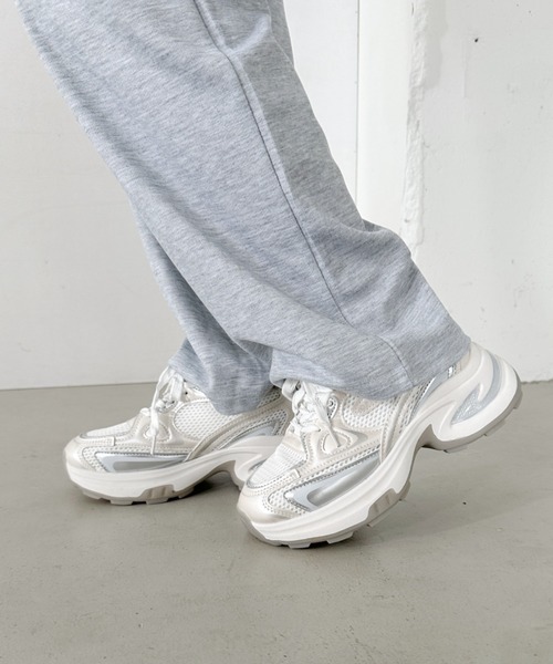 CLEA（クレア）の「メタリックボリュームソール厚底スニーカー（スニーカー・レディース・グレー/ホワイト・24.5cm/23.5cm）」の7枚目の写真
