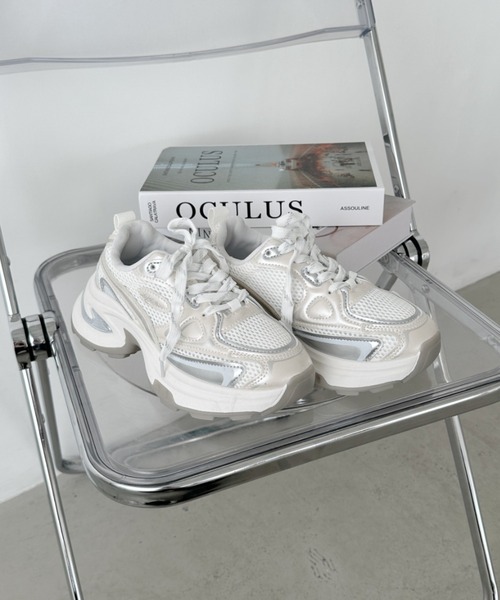 CLEA（クレア）の「メタリックボリュームソール厚底スニーカー（スニーカー・レディース・グレー/ホワイト・24.5cm/23.5cm）」の21枚目の写真