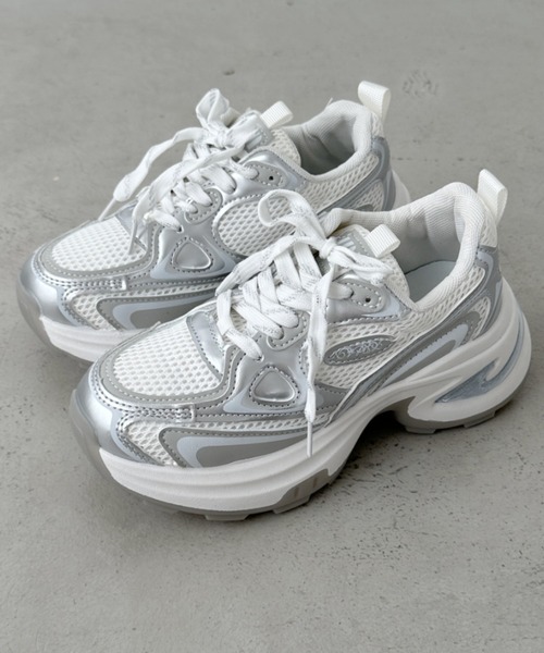 CLEA（クレア）の「メタリックボリュームソール厚底スニーカー（スニーカー・レディース・グレー/ホワイト・24.5cm/23.5cm）」の19枚目の写真