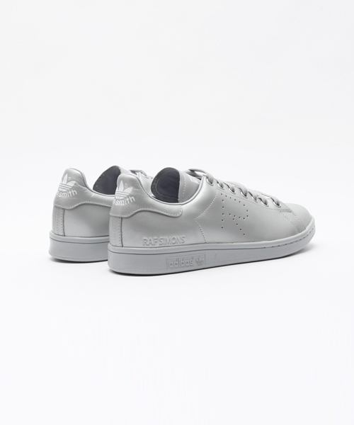 adidas by RAF SIMONS（アディダスバイラフシモンズ）の「メンズ アディダス ラフシモンズ スタンスミス adidas RAF SIMONS STANSMITH S74591（スニーカー・メンズ・シルバー・26.5cm/27cm/27.5cm/28cm）」の5枚目の写真