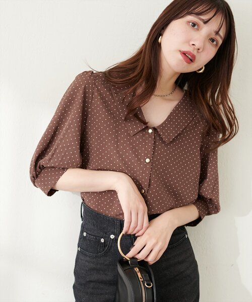 natural couture（ナチュラルクチュール）の「深V衿付きブラウス（シャツ/ブラウス・レディース・ブラック/オフホワイト/ブルー/その他1/その他2・FREE）」の9枚目の写真