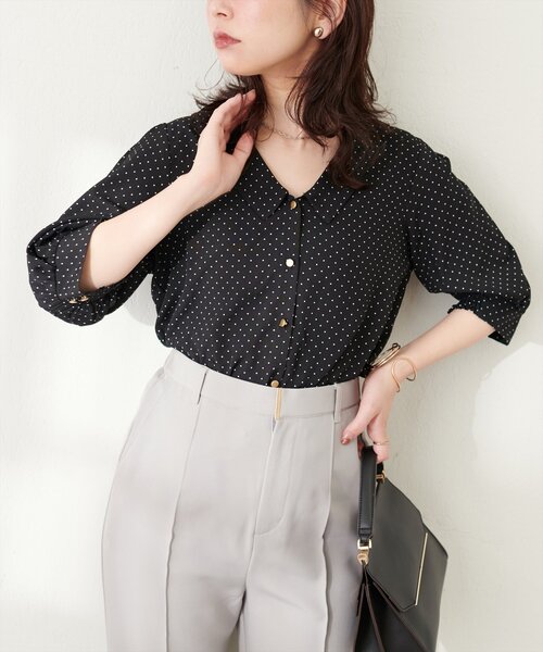 natural couture（ナチュラルクチュール）の「深V衿付きブラウス（シャツ/ブラウス・レディース・ブラック/オフホワイト/ブルー/その他1/その他2・FREE）」の13枚目の写真