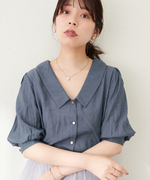 natural couture（ナチュラルクチュール）の「深V衿付きブラウス（シャツ/ブラウス・レディース・ブラック/オフホワイト/ブルー/その他1/その他2・FREE）」の6枚目の写真
