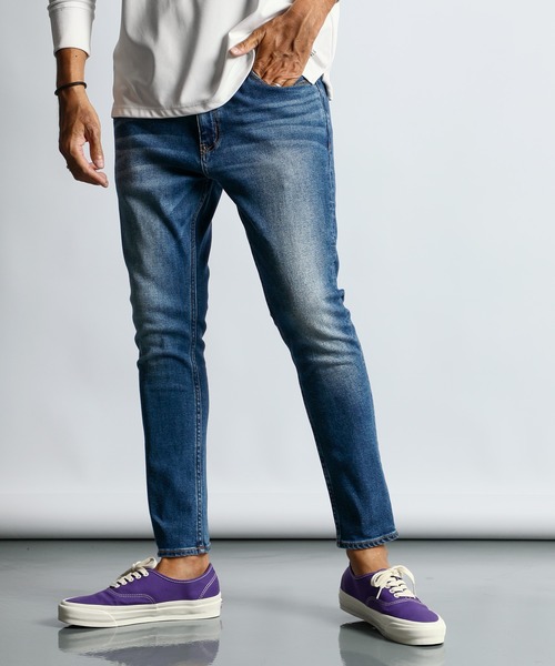 The DUFFER of ST.GEORGE（ザダファーオブセントジョージ）の「JAPAN FABRICK JEANS "UW"：国産生地 ユーズドウォッシュ ナチュラルストレッチ スキニーデニム 5ポケットジーンズ（デニムパンツ・メンズ・ライトインディゴブルー・SMALL/MEDIUM/LARGE/X-LARGE）」の2枚目の写真