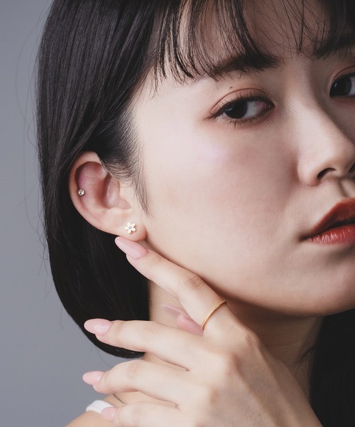 Os accessory（オズアクセサリー）の「Os　-オズ-　ジルコニア フラワー ピアスセット【金属アレルギー対応】（ピアス（両耳用）・レディース・ゴールド/シルバー・ONE SIZE）」の7枚目の写真