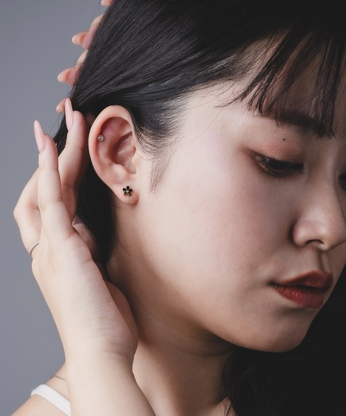 Os accessory（オズアクセサリー）の「Os　-オズ-　ジルコニア フラワー ピアスセット【金属アレルギー対応】（ピアス（両耳用）・レディース・ゴールド/シルバー・ONE SIZE）」の5枚目の写真