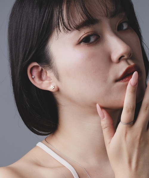 Os accessory（オズアクセサリー）の「Os　-オズ-　ジルコニア フラワー ピアスセット【金属アレルギー対応】（ピアス（両耳用）・レディース・ゴールド/シルバー・ONE SIZE）」の4枚目の写真