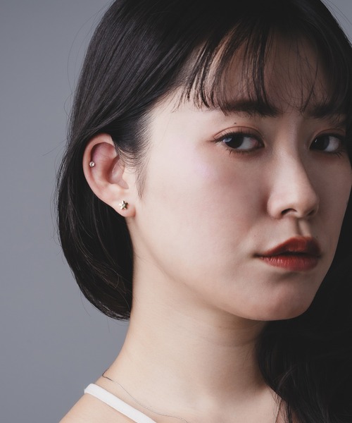 Os accessory（オズアクセサリー）の「Os　-オズ-　ジルコニア フラワー ピアスセット【金属アレルギー対応】（ピアス（両耳用）・レディース・ゴールド/シルバー・ONE SIZE）」の3枚目の写真