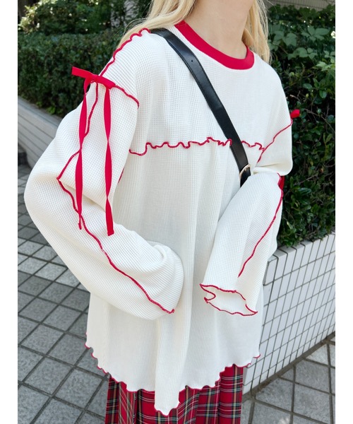 WC（ダブル シー）の「ショルダーリボンメロウワッフルロンT（Tシャツ/カットソー・レディース・アイボリー/ブラック/ピンク・FREE）」の2枚目の写真