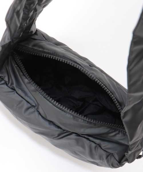 notch.(ノッチ)の「シャイニーシャーリングムーンバッグ(ショルダーバッグ・レディース・オフホワイト/ブラック/シルバー系/チャコール・ONESIZE)」の16枚目の写真