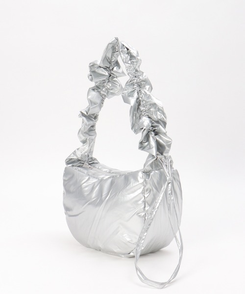 notch.(ノッチ)の「シャイニーシャーリングムーンバッグ(ショルダーバッグ・レディース・オフホワイト/ブラック/シルバー系/チャコール・ONESIZE)」の8枚目の写真