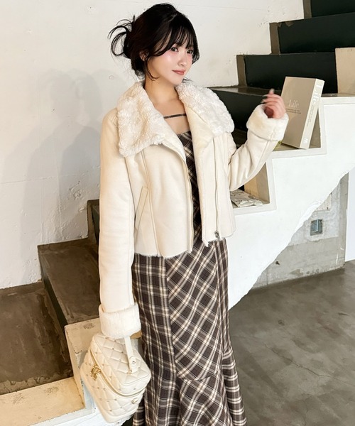ROYAL PARTY(ロイヤルパーティー)の「フェイクムートンジャケット(その他アウター・レディース・オフホワイト/ブラック・SMALL/MEDIUM)」の16枚目の写真