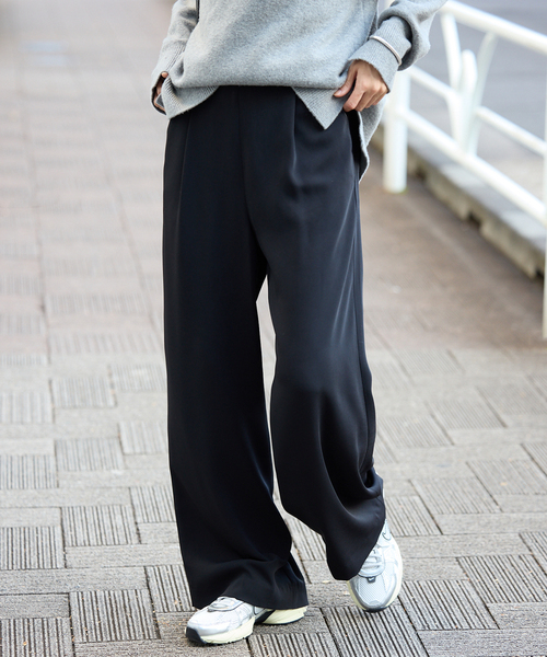 SLOBE IENA（スローブイエナ）の「タックワイドイージーパンツ（その他パンツ・レディース・ブラック/ネイビー・36/38）」の2枚目の写真