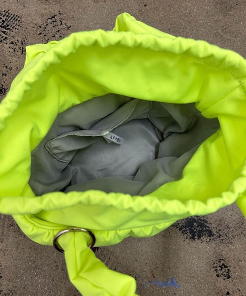 Magine(マージン)の「cheek:pokkori kinchaku 2way shoulder 巾着 2WAY ショルダー(ショルダーバッグ・レディース・イエロー/ブラック/ブルー/グレー・FREE)」の17枚目の写真