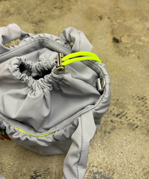 Magine(マージン)の「cheek:pokkori kinchaku 2way shoulder 巾着 2WAY ショルダー(ショルダーバッグ・レディース・イエロー/ブラック/ブルー/グレー・FREE)」の19枚目の写真