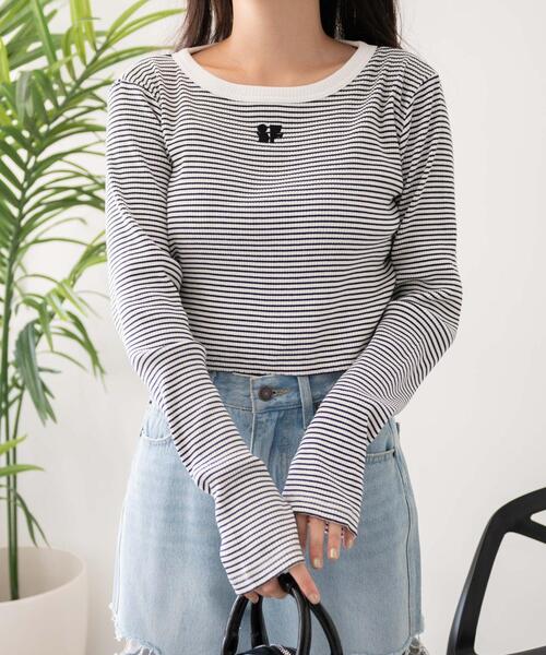 WEGO（ウィゴー）の「WEGO/ワンポイントデザインフィンガーホールリブロンT（Tシャツ/カットソー・レディース・オフホワイト/ホワイト系その他5/ブラック/ブラック系その他5・FREE）」の14枚目の写真