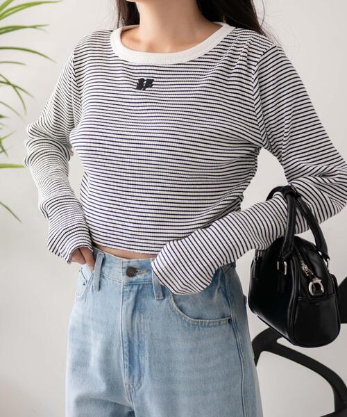 WEGO（ウィゴー）の「WEGO/ワンポイントデザインフィンガーホールリブロンT（Tシャツ/カットソー・レディース・オフホワイト/ホワイト系その他5/ブラック/ブラック系その他5・FREE）」の15枚目の写真