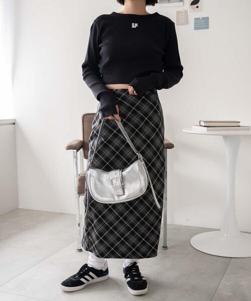 WEGO（ウィゴー）の「WEGO/ワンポイントデザインフィンガーホールリブロンT（Tシャツ/カットソー・レディース・オフホワイト/ホワイト系その他5/ブラック/ブラック系その他5・FREE）」の19枚目の写真