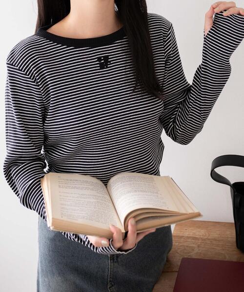 WEGO（ウィゴー）の「WEGO/ワンポイントデザインフィンガーホールリブロンT（Tシャツ/カットソー・レディース・オフホワイト/ホワイト系その他5/ブラック/ブラック系その他5・FREE）」の22枚目の写真