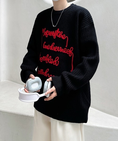 FVLMEN（フルメン）の「【FVLMEN】message logo stitch knit pullover/メッセージ ロゴ ステッチ ニット プルオーバー（ニット/セーター・メンズ・チャコールグレー/ブラック/レッド・MEDIUM/LARGE/X-LARGE）」の8枚目の写真