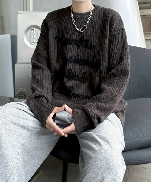 FVLMEN（フルメン）の「【FVLMEN】message logo stitch knit pullover/メッセージ ロゴ ステッチ ニット プルオーバー（ニット/セーター・メンズ・チャコールグレー/ブラック/レッド・MEDIUM/LARGE/X-LARGE）」の18枚目の写真