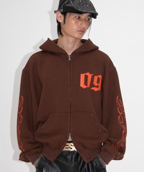 ESC STUDIO(イーエスシースタジオ)の「韓国ブランド ESC STUDIO イーエスシースタジオ rockstern hoodie zip-up ロックスターンフーディージップアップ ジップフーディー ジップパーカー 長袖パーカー 長袖フーディー ロゴフーディー ダブルジップアップフーディー 羽織り オーバーサイズ 韓国ファッション 韓国ストリート ストリートファッション(パーカー・メンズ・ブラック/ブラウン/ネイビー・ONE SIZE)」の20枚目の写真