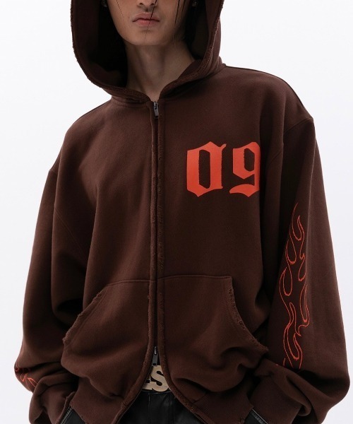 ESC STUDIO(イーエスシースタジオ)の「韓国ブランド ESC STUDIO イーエスシースタジオ rockstern hoodie zip-up ロックスターンフーディージップアップ ジップフーディー ジップパーカー 長袖パーカー 長袖フーディー ロゴフーディー ダブルジップアップフーディー 羽織り オーバーサイズ 韓国ファッション 韓国ストリート ストリートファッション(パーカー・メンズ・ブラック/ブラウン/ネイビー・ONE SIZE)」の22枚目の写真
