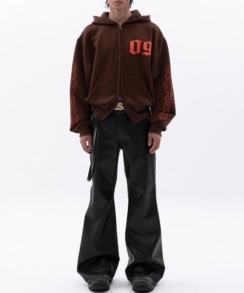 ESC STUDIO(イーエスシースタジオ)の「韓国ブランド ESC STUDIO イーエスシースタジオ rockstern hoodie zip-up ロックスターンフーディージップアップ ジップフーディー ジップパーカー 長袖パーカー 長袖フーディー ロゴフーディー ダブルジップアップフーディー 羽織り オーバーサイズ 韓国ファッション 韓国ストリート ストリートファッション(パーカー・メンズ・ブラック/ブラウン/ネイビー・ONE SIZE)」の16枚目の写真