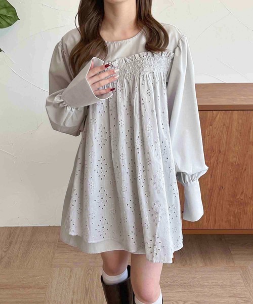 apres jour clair(アプレジュールクレア)の「【apres jour clair】レースチュニックブラウス【ZOZOTOWN限定アイテム】(シャツ/ブラウス・レディース・ブルー系その他/オフホワイト・フリー/X-LARGE)」の2枚目の写真