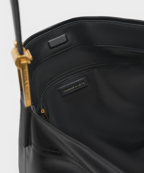 CHARLES & KEITH（チャールズ & キース）の「Sianna シアンナ スローチーホーボーバッグ（ショルダーバッグ・レディース・クリーム/ブラック・L）」の15枚目の写真