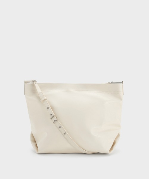 CHARLES & KEITH（チャールズ & キース）の「Sianna シアンナ スローチーホーボーバッグ（ショルダーバッグ・レディース・クリーム/ブラック・L）」の17枚目の写真