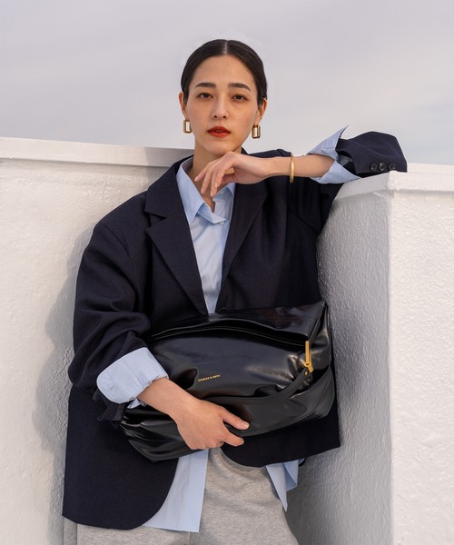 CHARLES & KEITH（チャールズ & キース）の「Sianna シアンナ スローチーホーボーバッグ（ショルダーバッグ・レディース・クリーム/ブラック・L）」の9枚目の写真