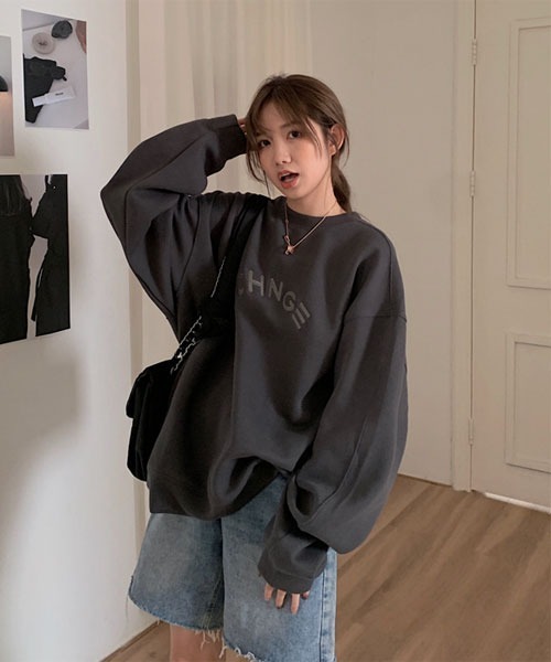 Mayree(メイリー)の「【Mayree】 英字デザイン 長袖 トレーナー スウェット(スウェット・レディース・ネイビー/グレー/チャコールグレー/アイボリー・MEDIUM/LARGE/X-LARGE)」の21枚目の写真