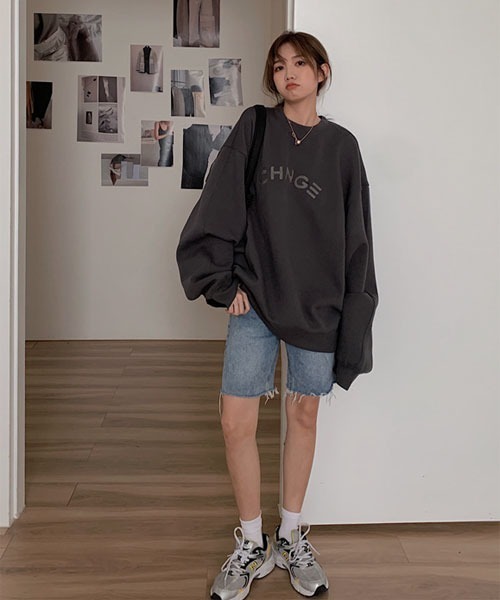 Mayree(メイリー)の「【Mayree】 英字デザイン 長袖 トレーナー スウェット(スウェット・レディース・ネイビー/グレー/チャコールグレー/アイボリー・MEDIUM/LARGE/X-LARGE)」の19枚目の写真