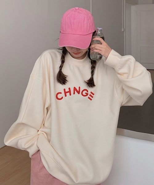 Mayree(メイリー)の「【Mayree】 英字デザイン 長袖 トレーナー スウェット(スウェット・レディース・ネイビー/グレー/チャコールグレー/アイボリー・MEDIUM/LARGE/X-LARGE)」の16枚目の写真