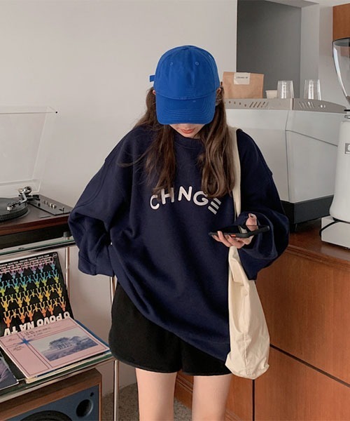 Mayree(メイリー)の「【Mayree】 英字デザイン 長袖 トレーナー スウェット(スウェット・レディース・ネイビー/グレー/チャコールグレー/アイボリー・MEDIUM/LARGE/X-LARGE)」の11枚目の写真