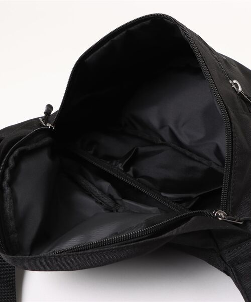 FILA(フィラ)の「FILA ウエストバッグ(ボディバッグ/ウエストポーチ・メンズ・ブラック/ブラック×レッド・フリー)」の14枚目の写真