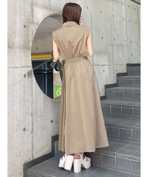MURUA（ムルーア）の「リングボタンテーラードワンピース（ワンピース・レディース・ブラック/ベージュ/カーキ・FREE）」の13枚目の写真