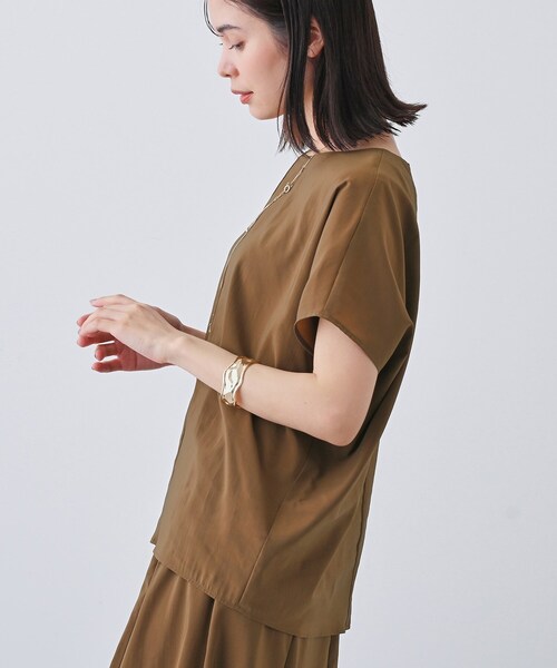 INDIVI（インディヴィ）の「【通気性◎撥水／接触冷感／UVケア】ドルマンスリーブブラウス（シャツ/ブラウス・レディース・オレンジ/ダークブラウン/オフホワイト/ネイビー系5/ダークブラウン系5・05/13/15 /19/34/38/03）」の11枚目の写真