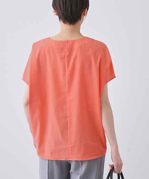 INDIVI（インディヴィ）の「【通気性◎撥水／接触冷感／UVケア】ドルマンスリーブブラウス（シャツ/ブラウス・レディース・オレンジ/ダークブラウン/オフホワイト/ネイビー系5/ダークブラウン系5・05/13/15 /19/34/38/03）」の16枚目の写真