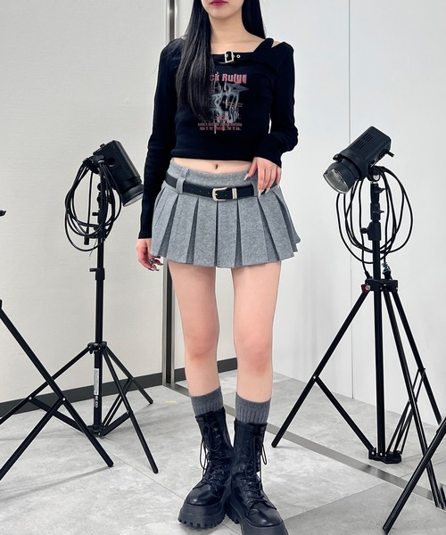 Figments（フィグメンツ）の「ベルト付きダブルウエストプリーツミニスカート（スカート・レディース・ブラック/杢グレー・MEDIUM/SMALL）」の5枚目の写真