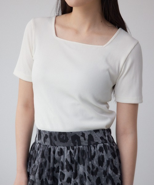 AZUL by moussy（アズールバイマウジー）の「2WAYドライタッチリブトップス（Tシャツ/カットソー・レディース・オフホワイト/ブラック/ライトベージュ/レッド・SMALL/MEDIUM）」の2枚目の写真