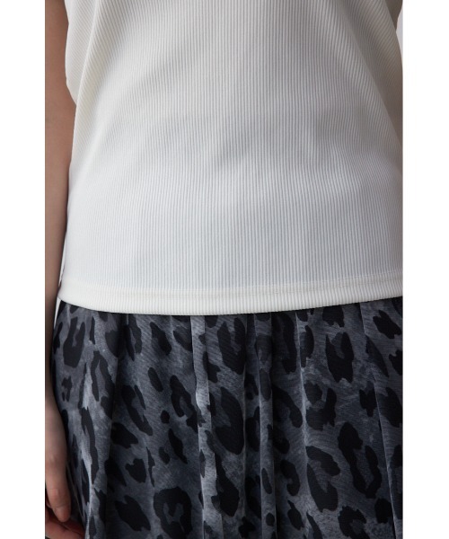 AZUL by moussy（アズールバイマウジー）の「2WAYドライタッチリブトップス（Tシャツ/カットソー・レディース・オフホワイト/ブラック/ライトベージュ/レッド・SMALL/MEDIUM）」の21枚目の写真