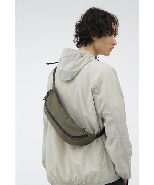 MIZUNO(ミズノ )の「NYLON RIPSTOP(ボディバッグ/ウエストポーチ・レディース・カーキ/ブラック・FREE)」の17枚目の写真